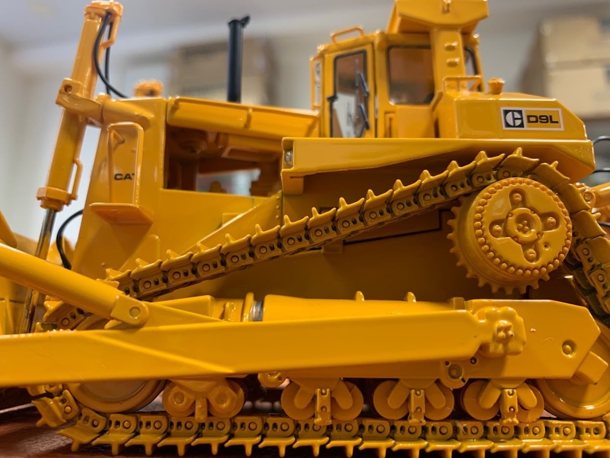 CCM 1/48 CAT D9L Track-Type Tractor with Multi-Shank Ripper | Pay ID