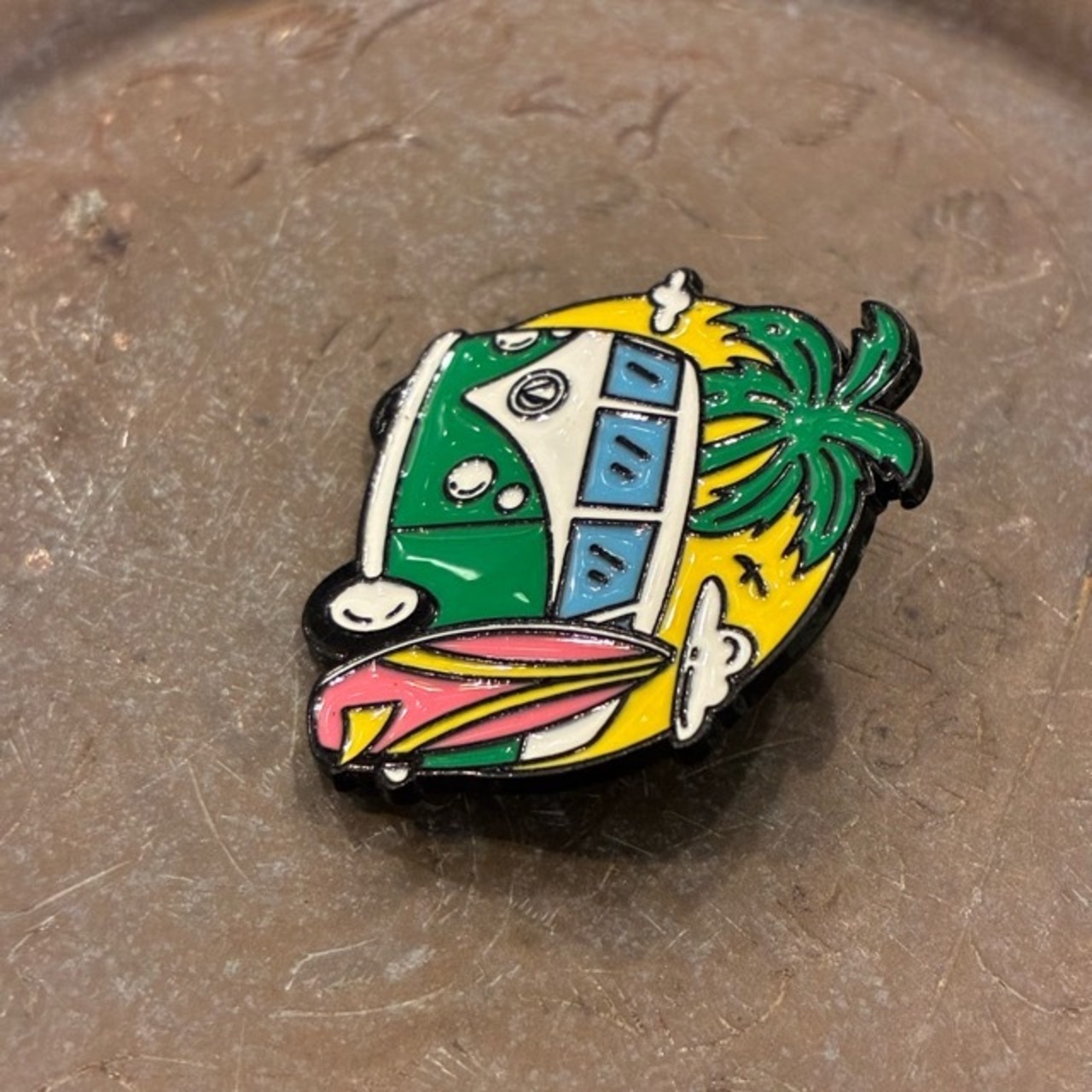TOPANGA Jewelry Pin Brooch Surf Trip Bus　ピンブローチ　サーフトリップバス　サーフィン　ワゴンバス　帽子　ジャケット　バッグ　ギフト　プレゼント