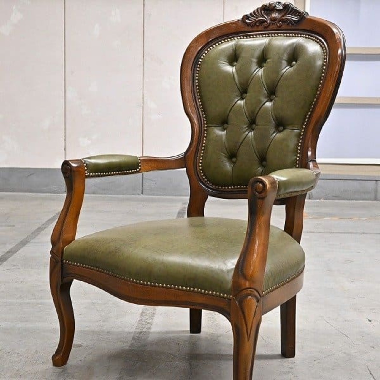 イタリア製 サロンチェアb サイド ダイニング アーム レザー リビング 猫脚 アンティーク調 クラシカル 真鍮鋲 Italy【中古家具/中古インテリア/USED家具ユーズド家具/リサイクル】