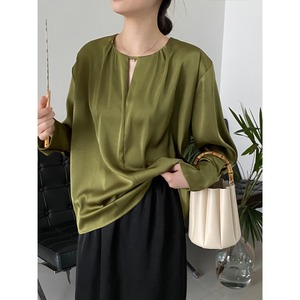 ラウンドネック サテンブラウス 10019