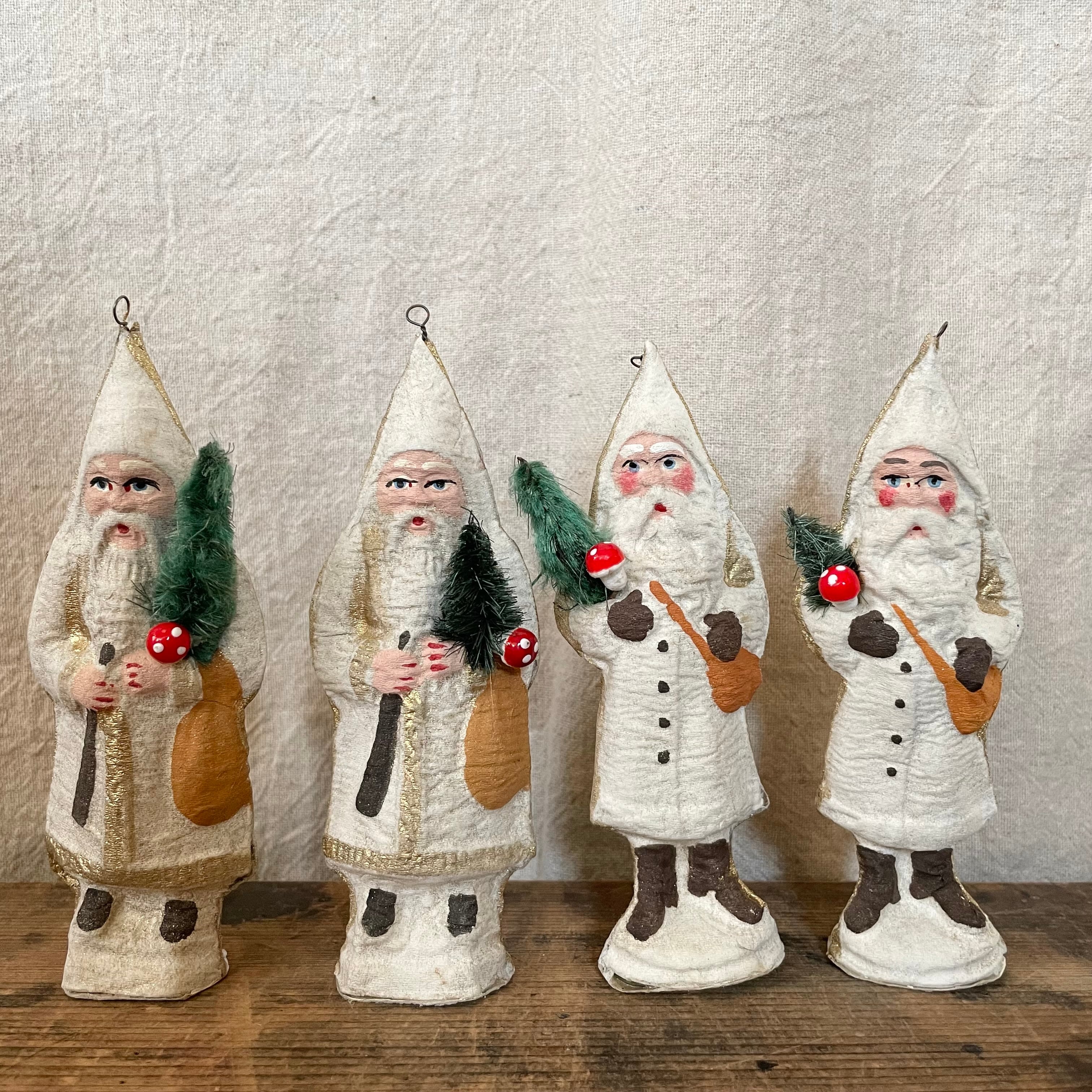 パピエマシェの大きめの白いサンタクロース