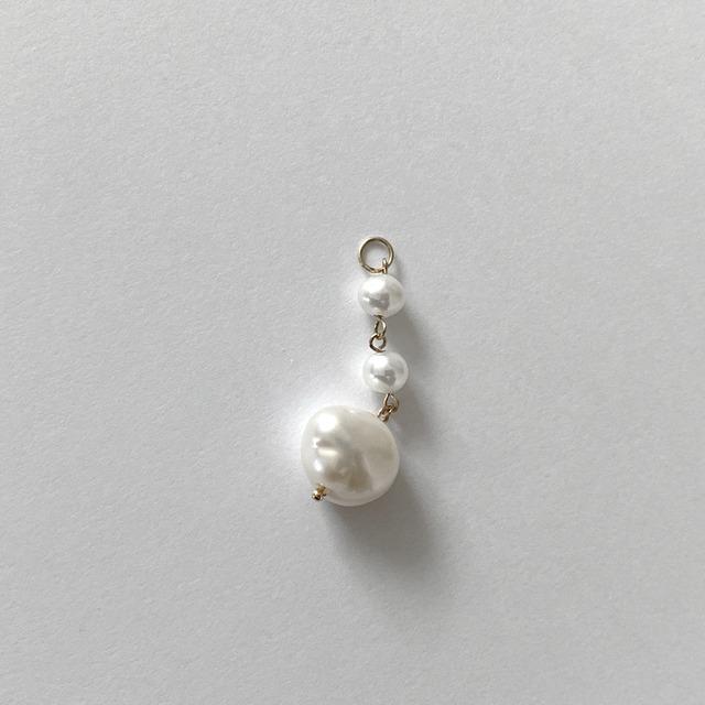 3 pearl charm