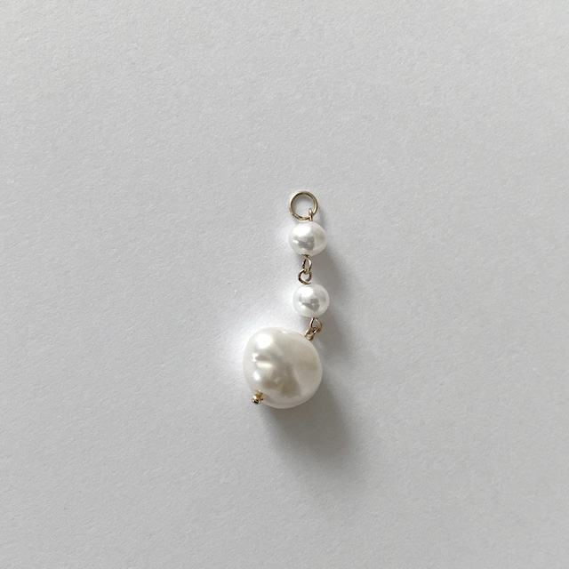 3 pearl charm