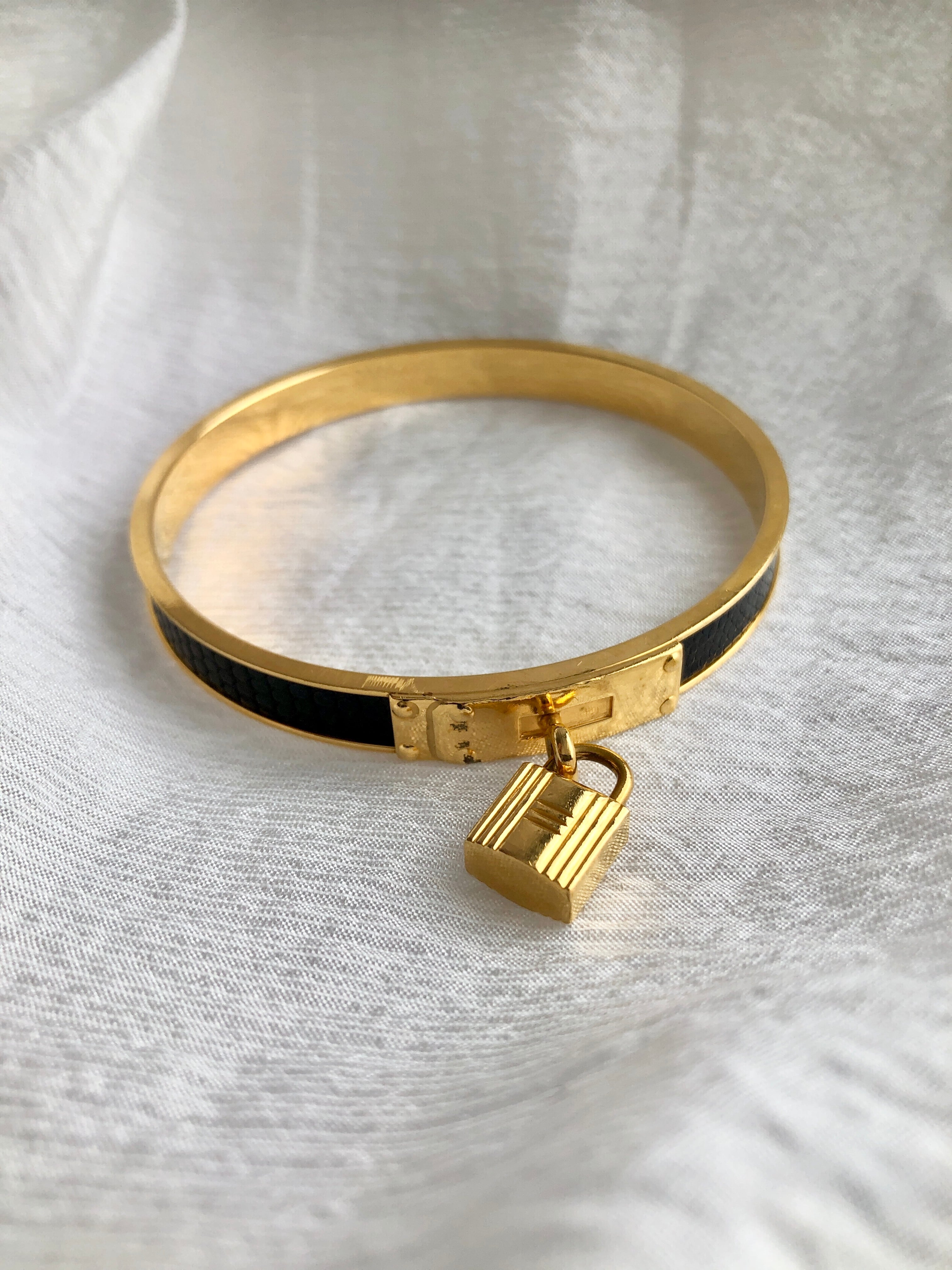 ー品販売 HERMES エルメス ケリーモチーフ ゴールド×ブラック バングル ブレスレット、バングル