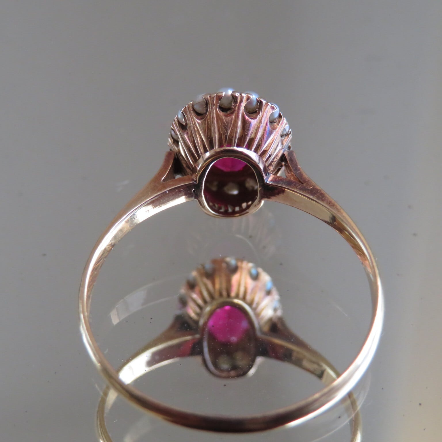 ヴィンテージ　K18 芥子パール取り巻き合成ルビーリング