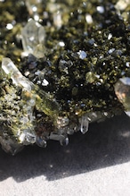 エピドート「森の神秘」Epidote|天然石 原石 鉱物 パワーストーン | EP-H-001