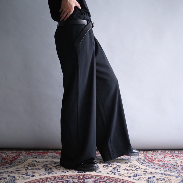 1-tuck straight silhouette super wide slacks