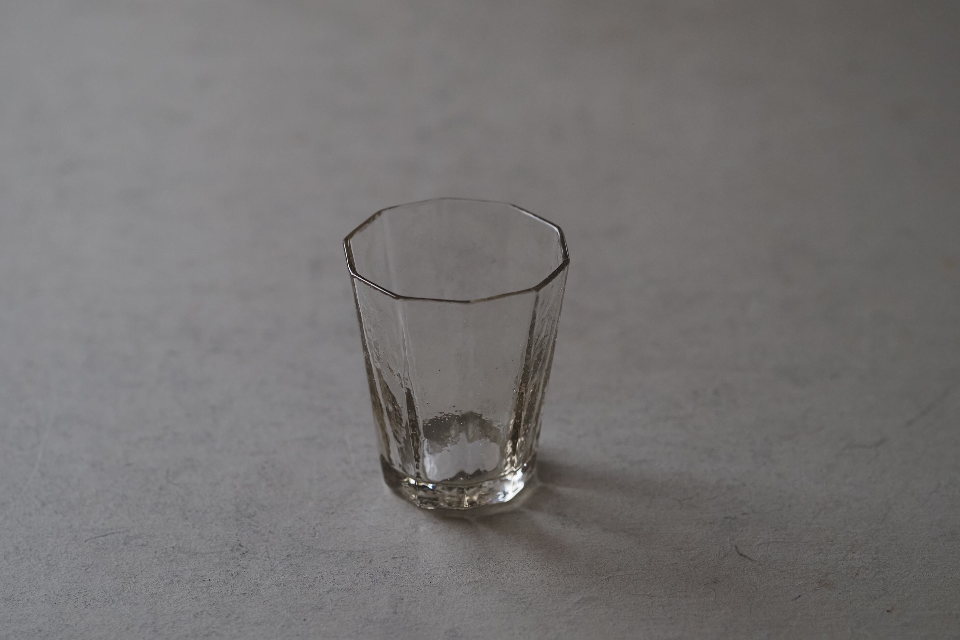 津田清和 22. 十角酒杯 | 陶屋なづな