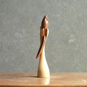 お出かけを待つ、フクロウの靴べら 1