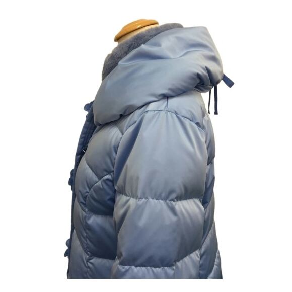 【新品】スーパービューティー☆エコファー襟付花モチーフ付ダウンコート42 新品】スーパービューティー エコファー襟付花モチーフ付ダウンコート