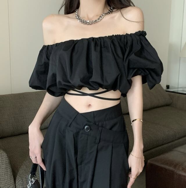 【予約販売】 トップス オフショルダー 無地 シンプル ショート丈 クロップド 編み上げ レディース ブラック ホワイト 大人可愛い フェミニン エレガント おしゃれ 韓国 旅行 上品 春 夏 トレンド S/M