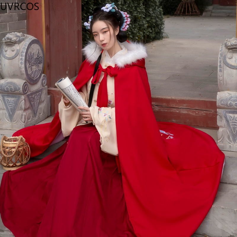 オリエンタルエンシェントブラック漢服マント女性中国風秋冬暖かい刺繡