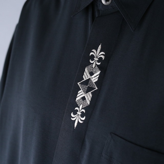 "刺繍" and antique design button fry-front minimal mode shirt