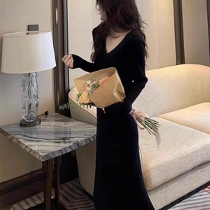 Vネックロングワンピース