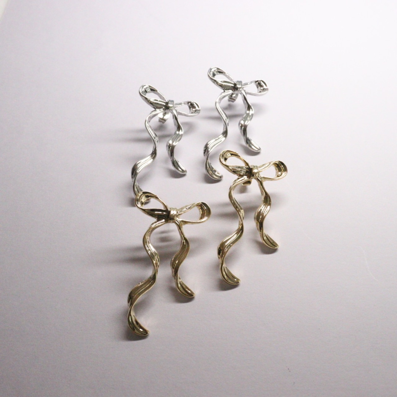 ウェーブリボンピアス　サージカルステンレスポスト　低アレルギー　bittersweet