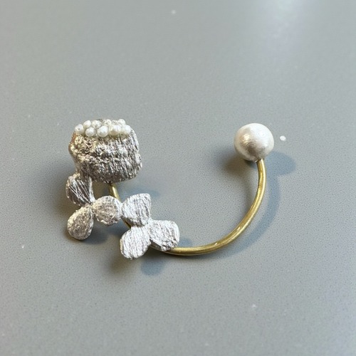 moon scape ピューターブローチ シロツメクサ　1