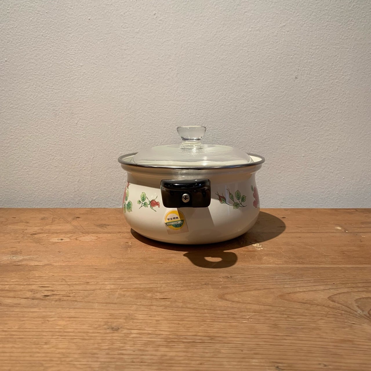 昭和レトロ ピンクのバラ柄 小ぶりホーロー両手鍋 SANKO WARE サンコー