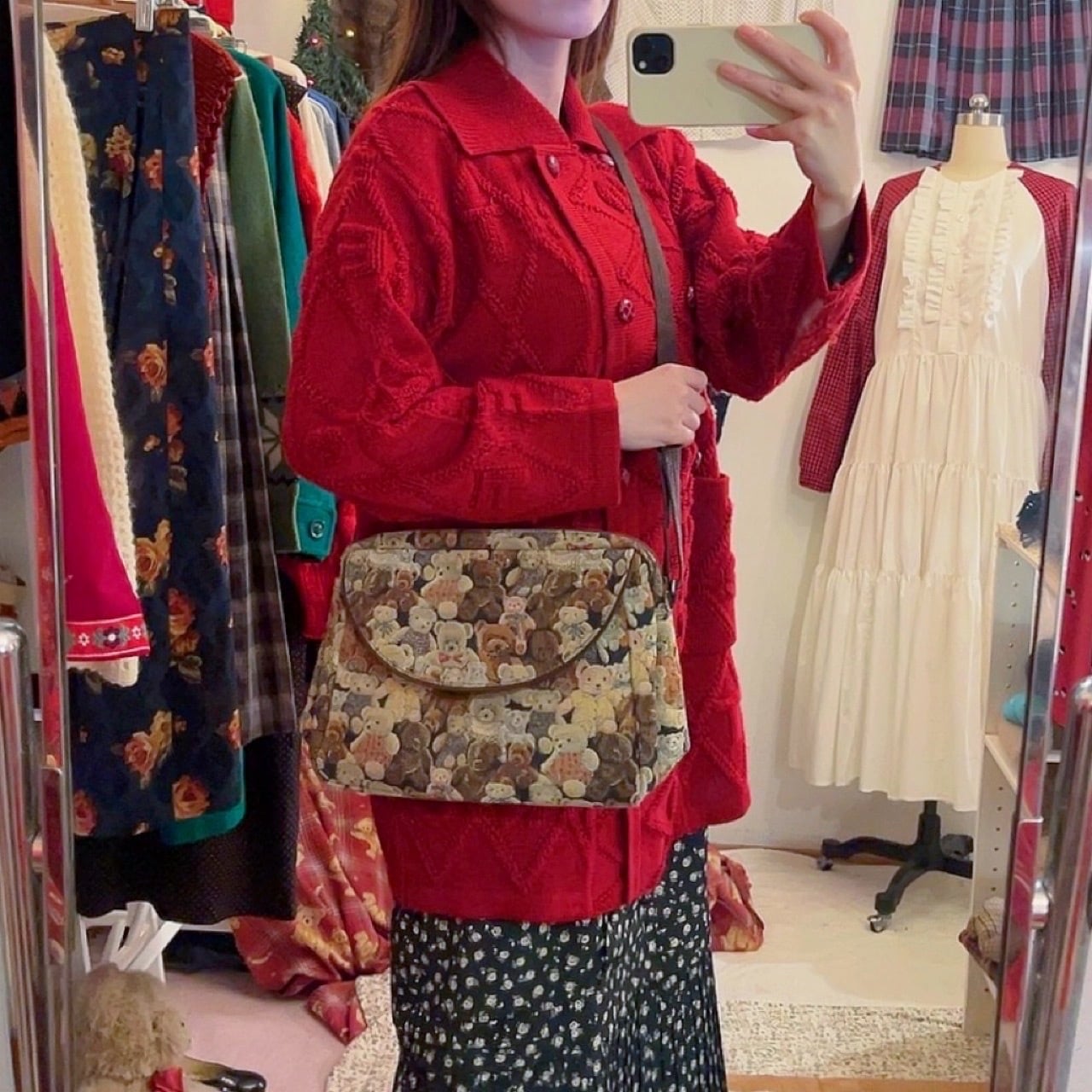 many bear gobelin shoulder bag