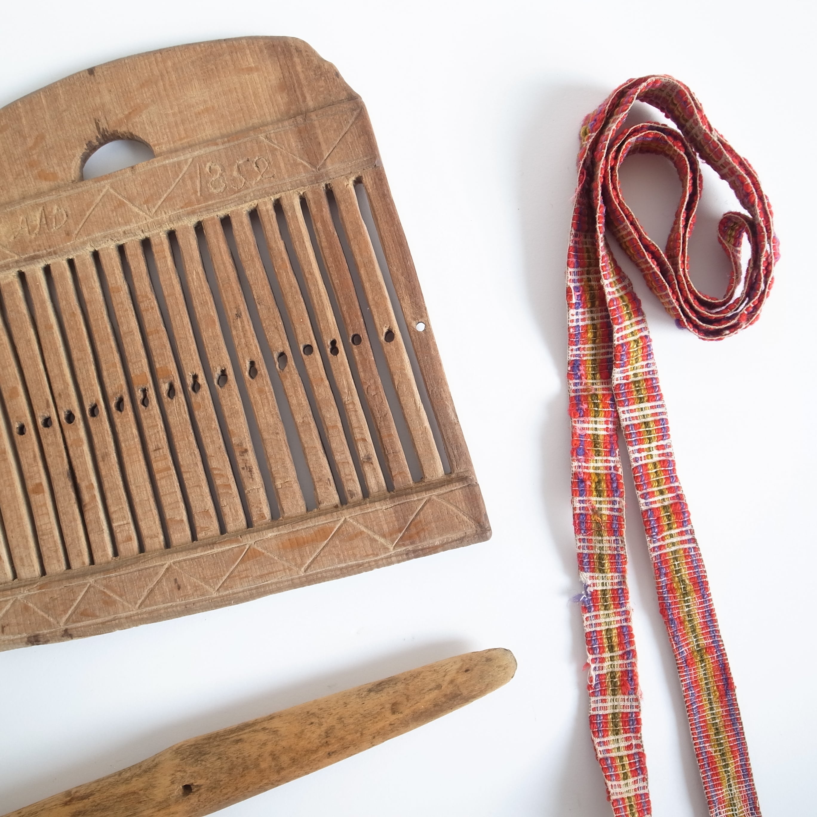 19世紀 木製バンド織り機とシャトル（ベルト付き） | troldhaugen