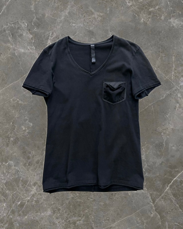 "wjk" leather pocket v neck t-shirt