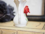深紅の立体薔薇とマットなゴールドの小さな花瓶 画像7