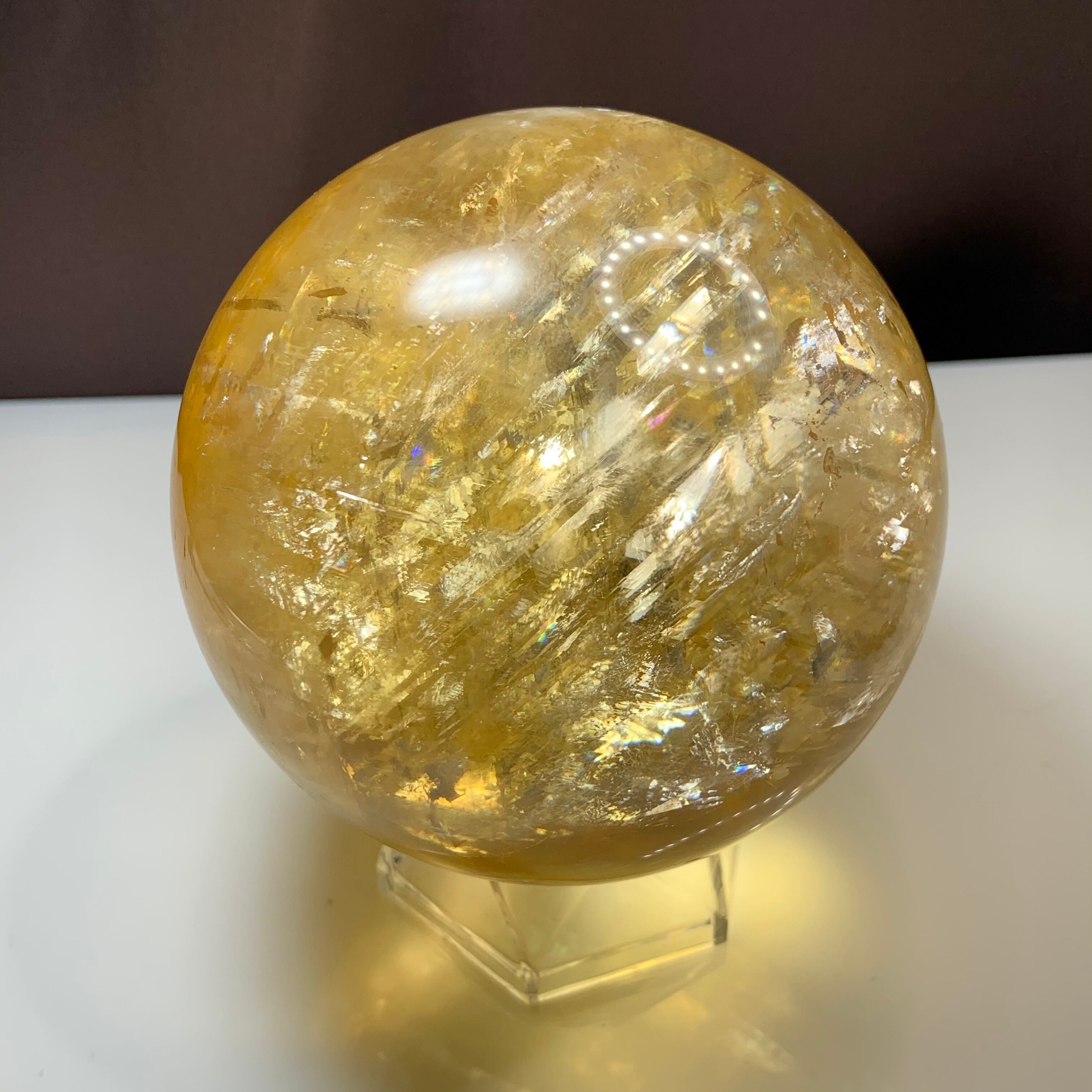 ゴールデンカルサイト 台座付き スフィア 虹入り 848g 約8cm 丸玉 虹