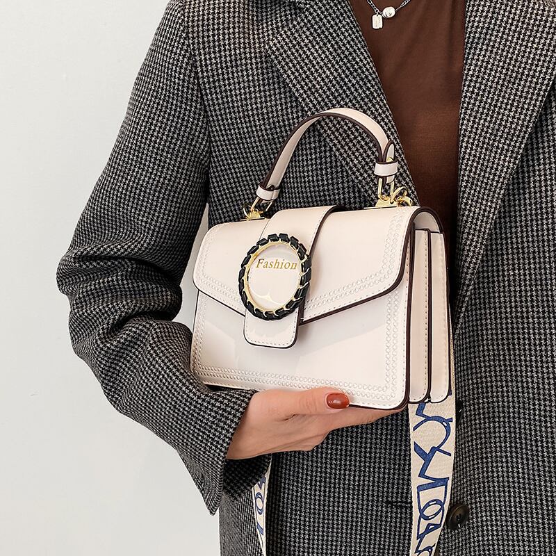 レッド スクウェア メッセンジャーバッグ Tiancai_Wing_Bag12503924889