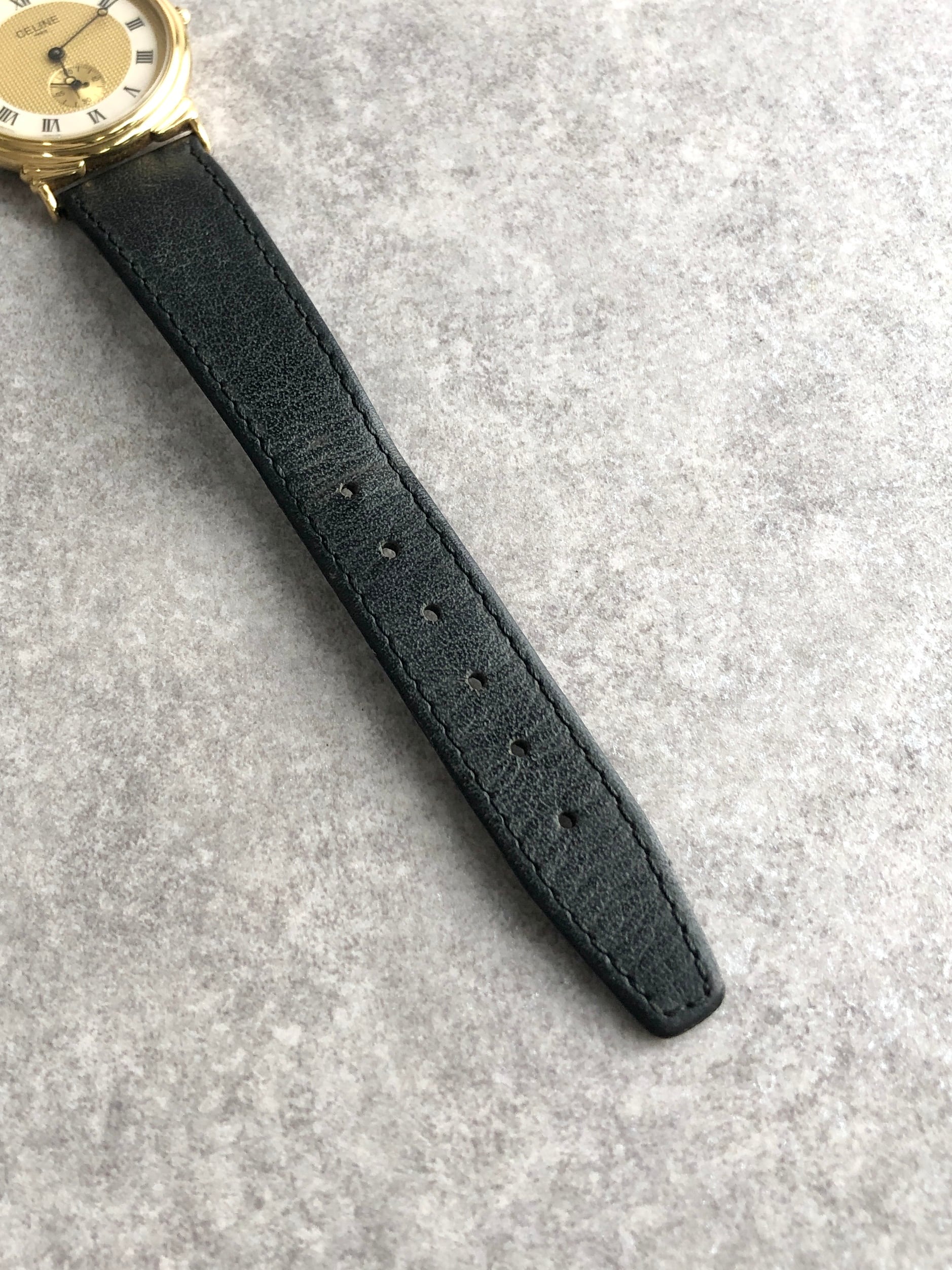 CELINE 腕時計 クォーツ ゴールド/ブラック CELINE セリーヌ 腕時計 ゴールド×ブラック ローマ文字 ステンレス