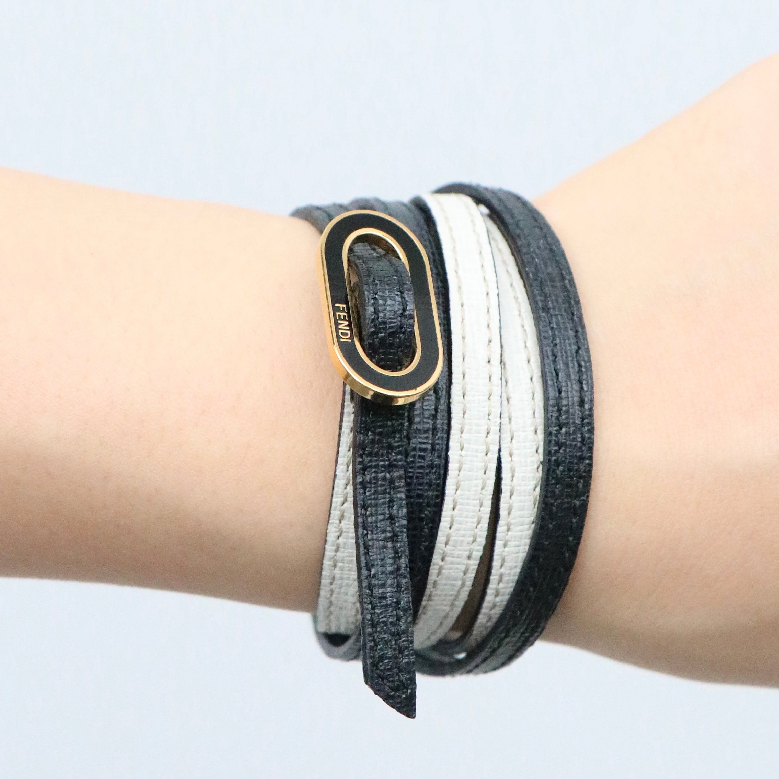 FENDI バイカラーレザー チョーカー ブレスレット フェンディ | 2122 