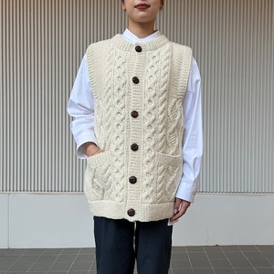 【HARVESTY】 CABLE KNIT VEST (3色展開)