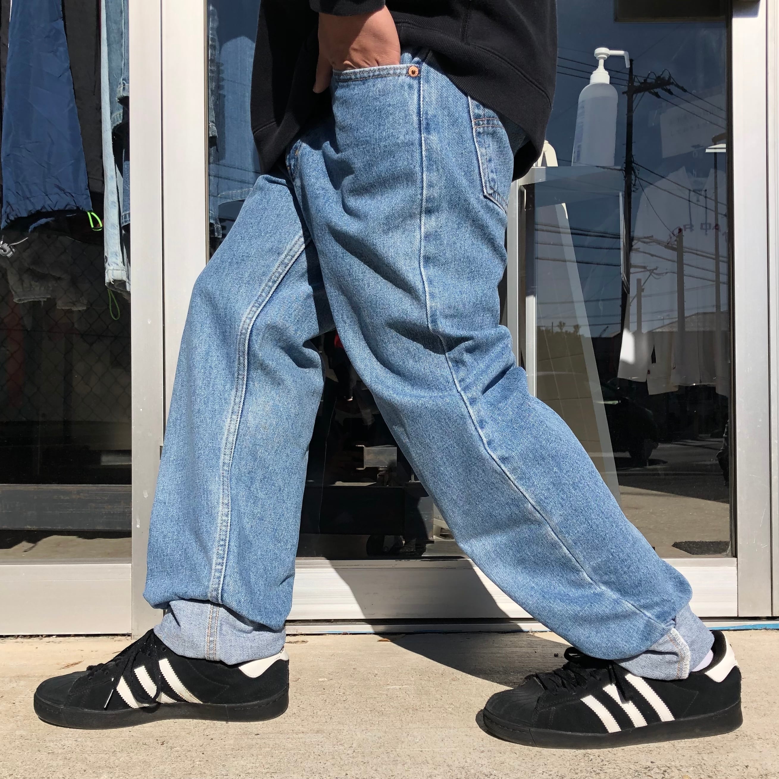 通販在庫あ】 Levi's リーバイス☆デニムパンツ 古着 ビッグシルエット 90s ゆるだぼ z56の通販 by 古着屋｜リーバイスならラクマ 