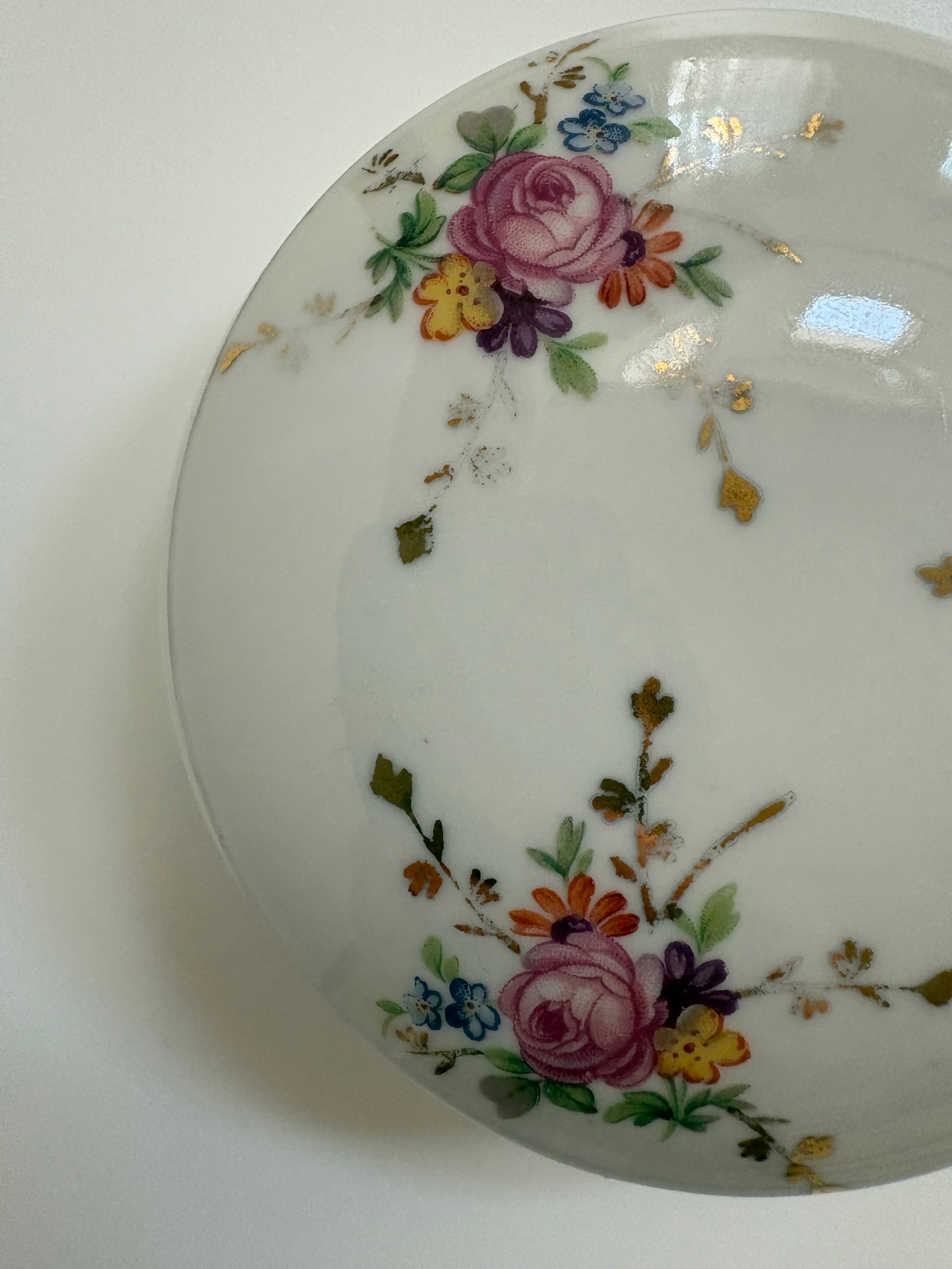 薔薇　アンティーク　porcelain 陶器　ポプリポット　ボンボニエ ラ・サンユジエンヌ ボンボニエ（繊細な薔薇模様／La Saint-Uzienne