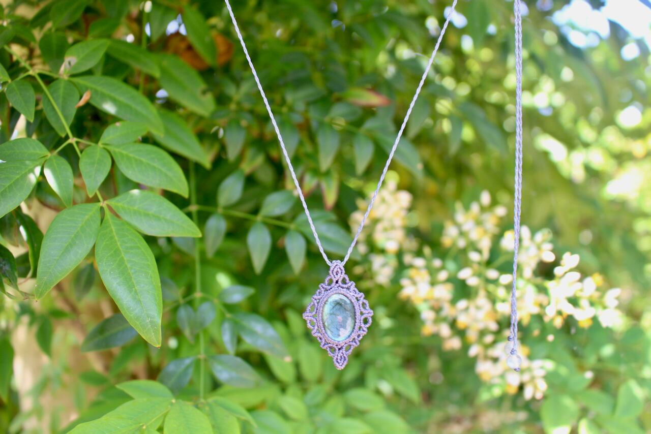 Labradorite micro macrame design pendant