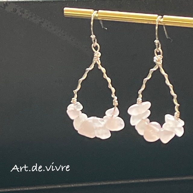 桜の花びらローズクォーツの春ピアス