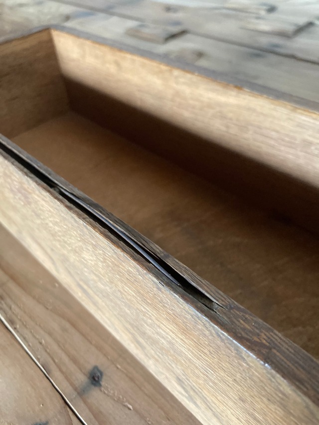 古いミシンの引出し