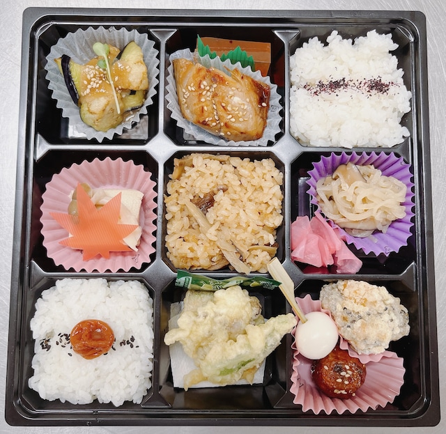 【テイクアウト用】仕出し弁当：1,080円：9個仕切り