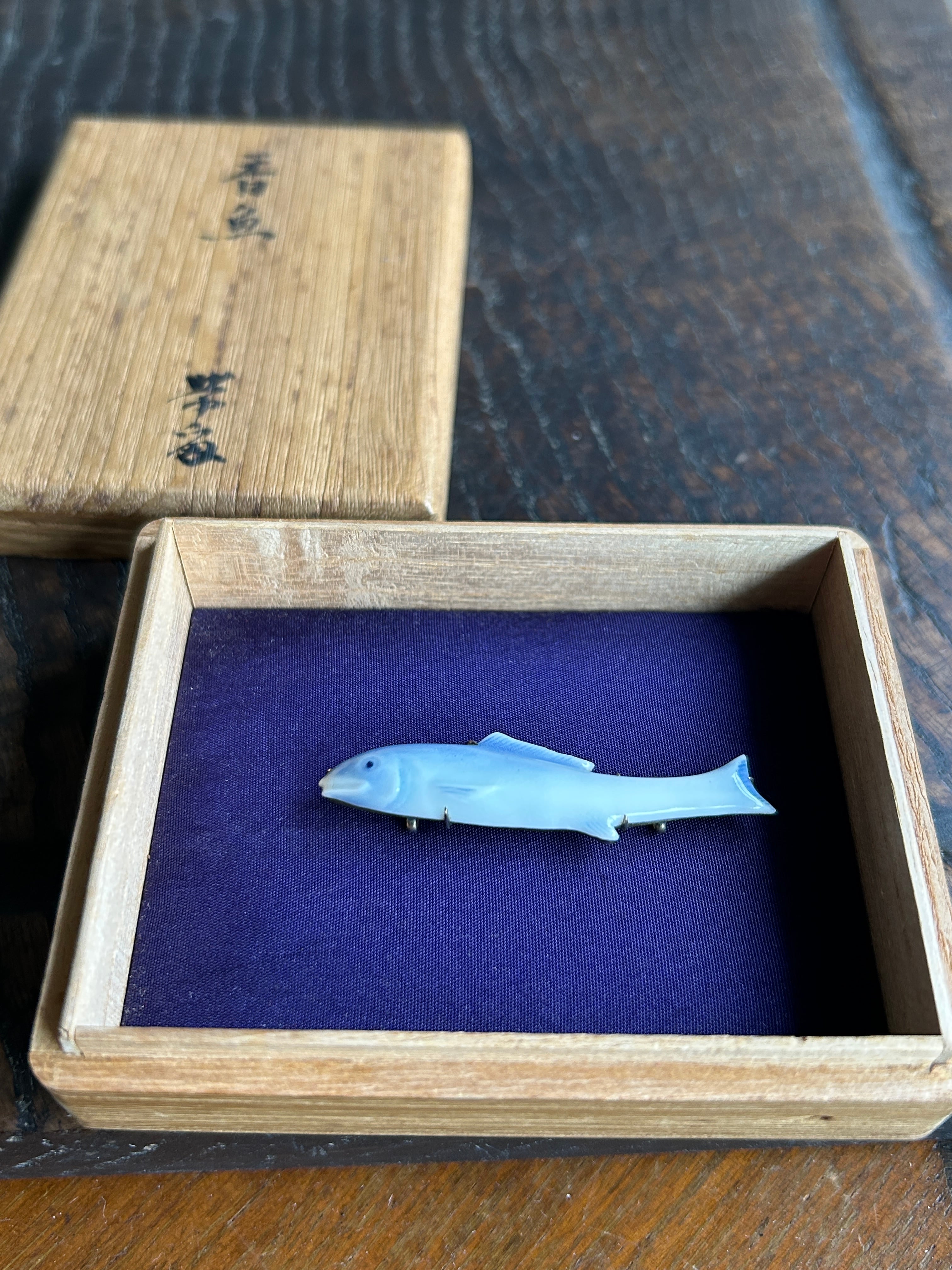 12代今右衛門　繊細な香魚の帯留め　WG使用