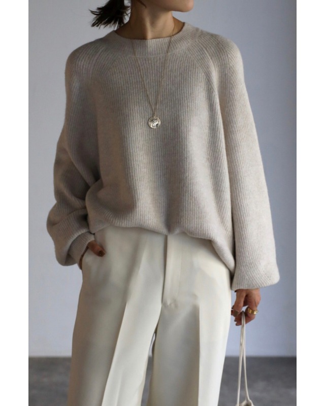 ラグランボリュームスリーブニット