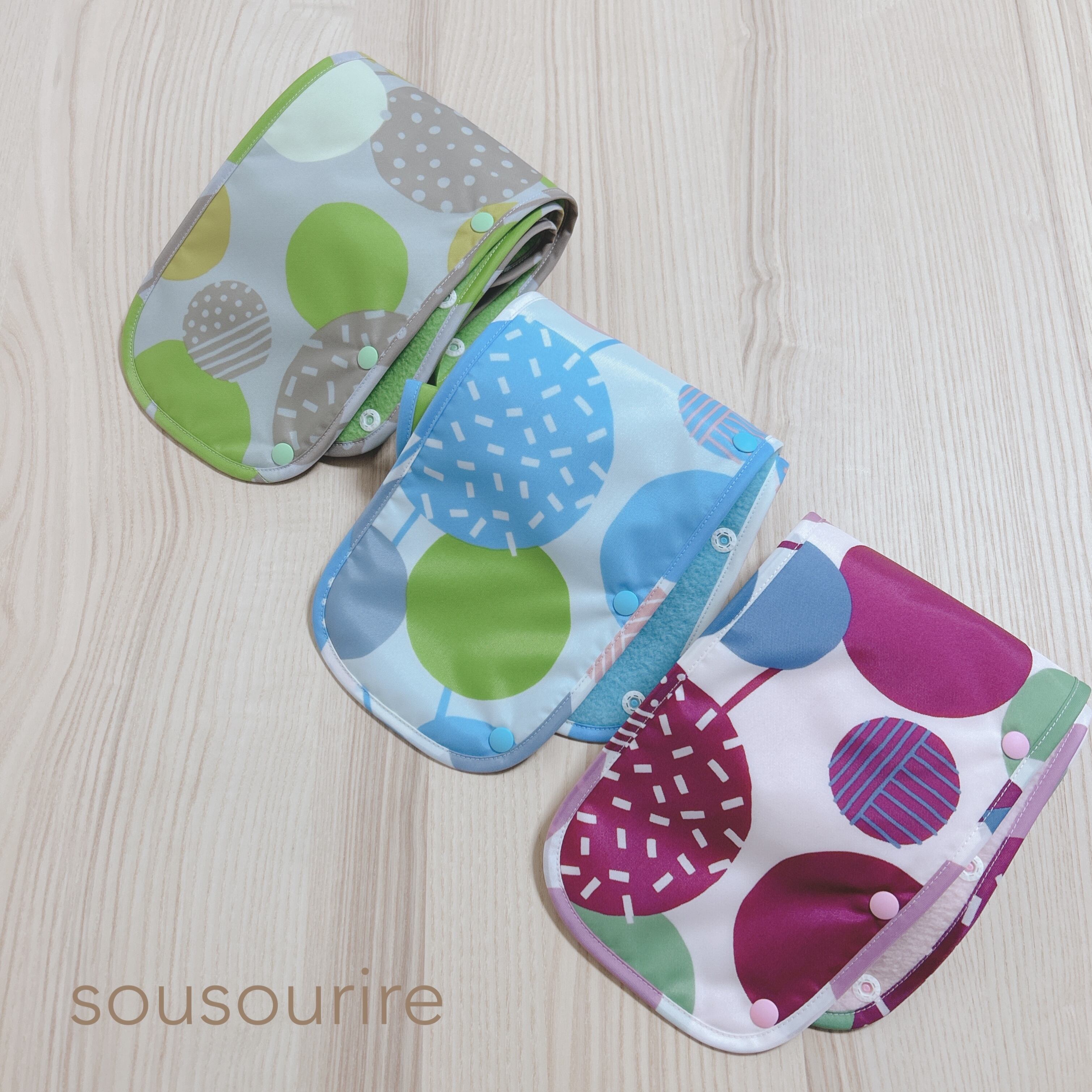 大人おむつカバー白地に苺柄Lサイズ裏ベビービニール金属ホック腰紐付き