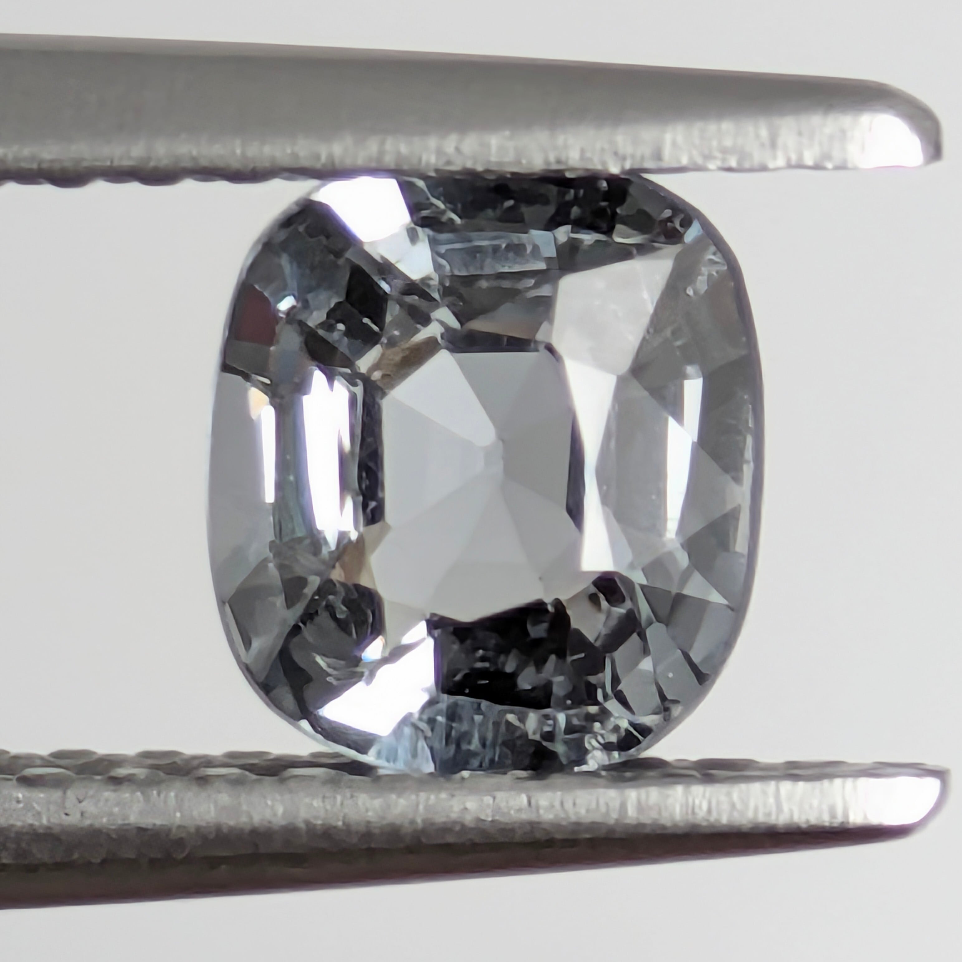 スピネル ルース ミャンマー・モゴック産 【0.81ct】 PRO208475
