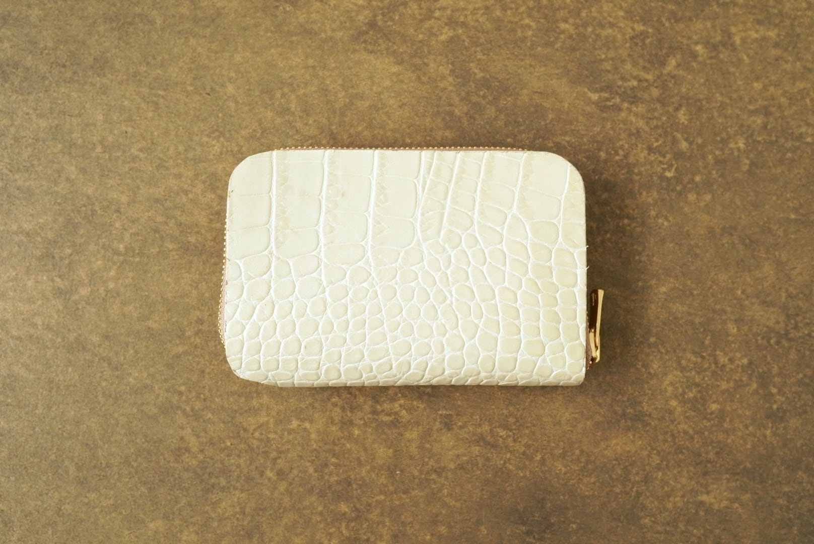 NAGI round zip wallet MID クロコ型押し リパリ ホワイト | una