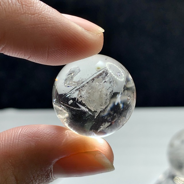 2.水入水晶スフィア・台付