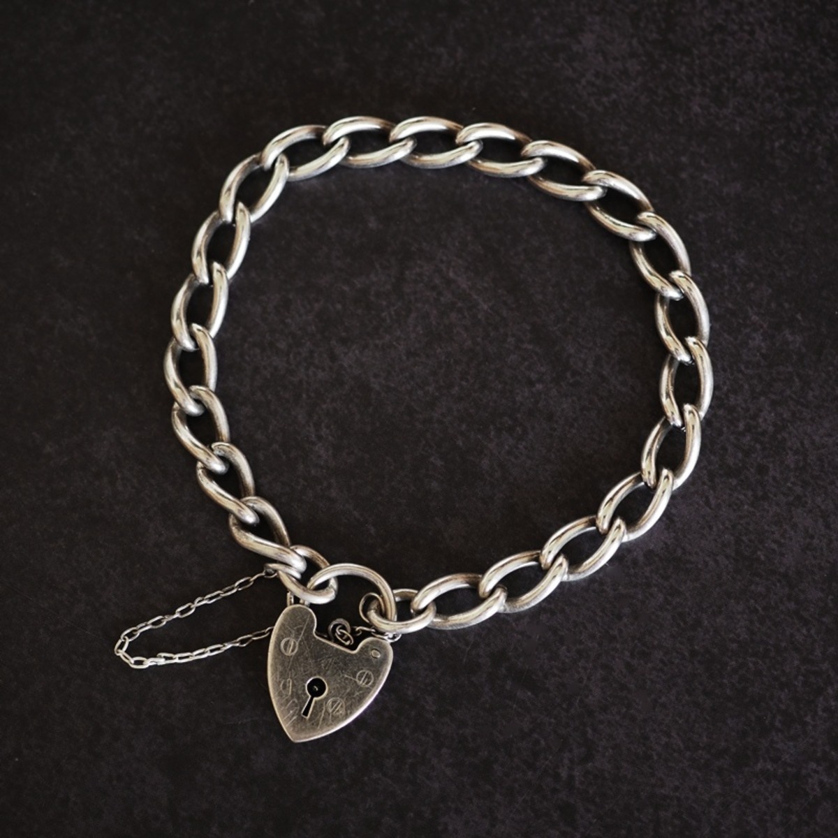 Vintage 1975 British Silver Oval Chain Bracelet with Heart Padlock