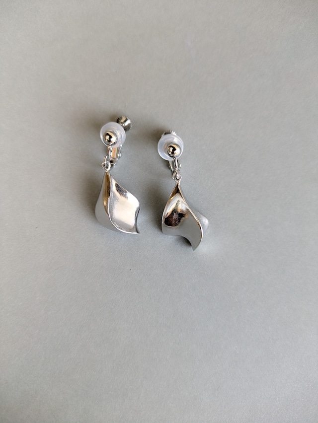 A.T 様ご注文品　yurineイヤリング片方