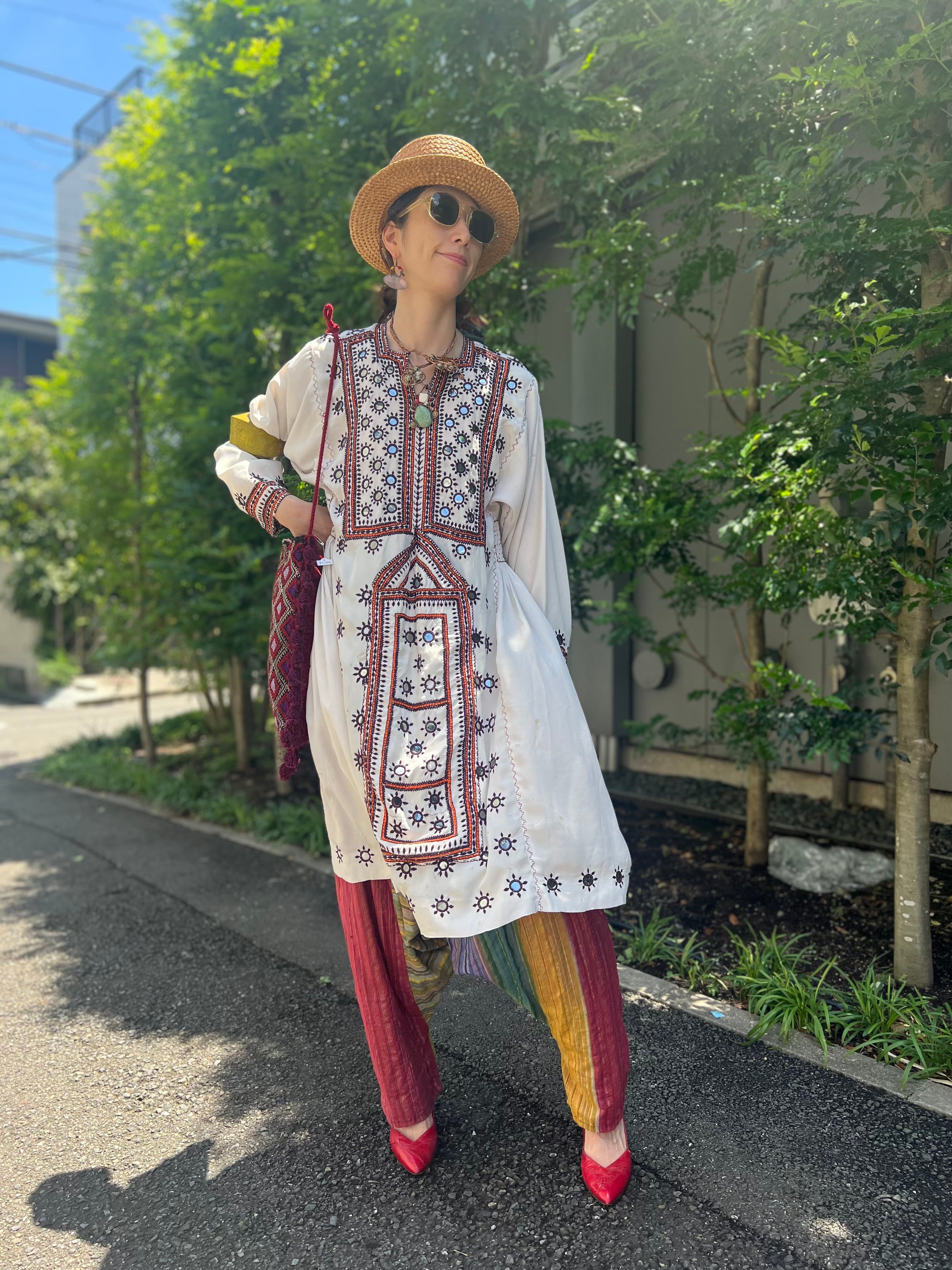 Vintage Pakistan white × mirror work embroidery Baluch dress