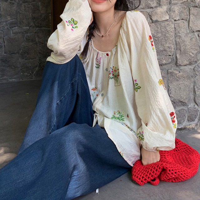 flower embroidered lantern sleeve blouse J00117