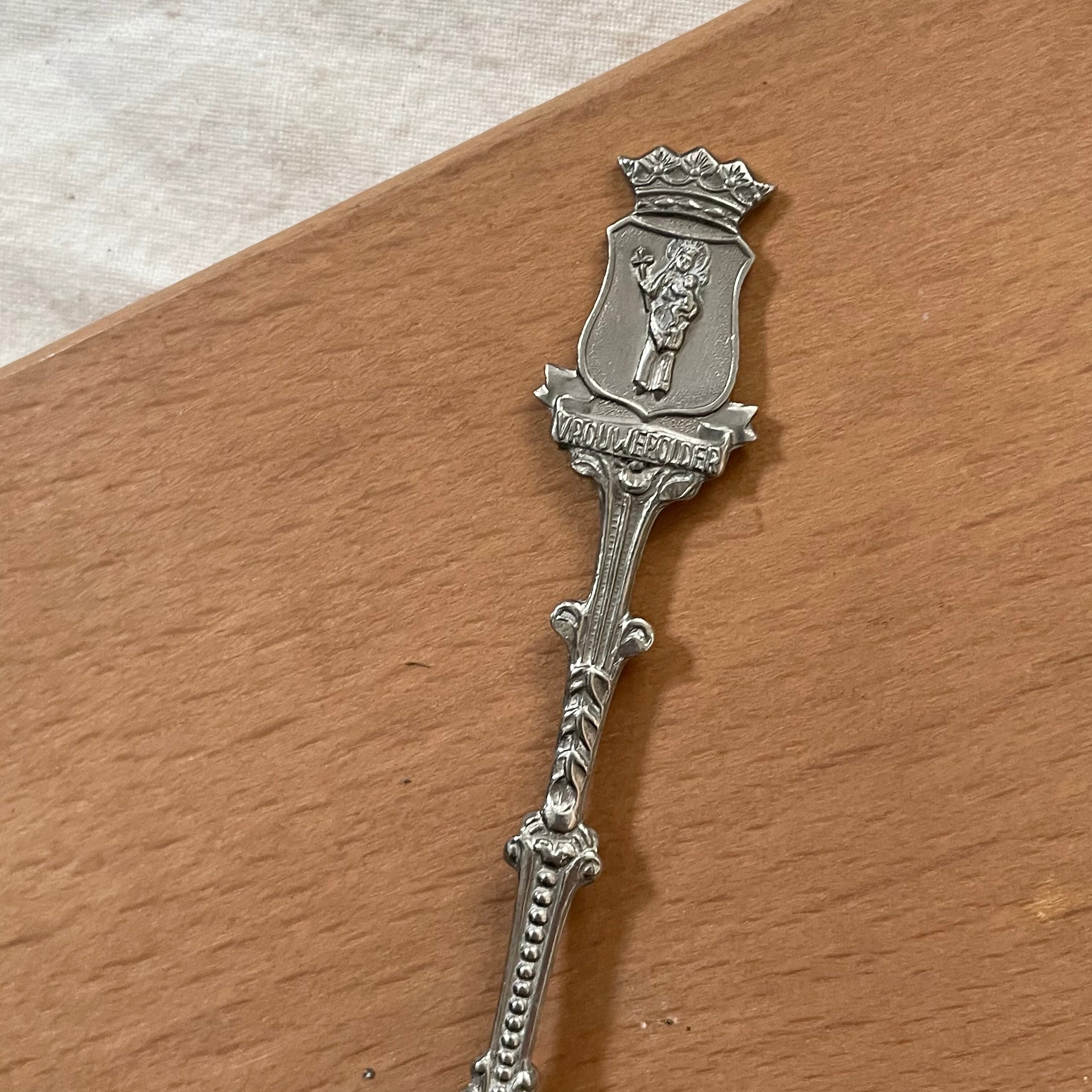 十字架を持つ人のティースプーン