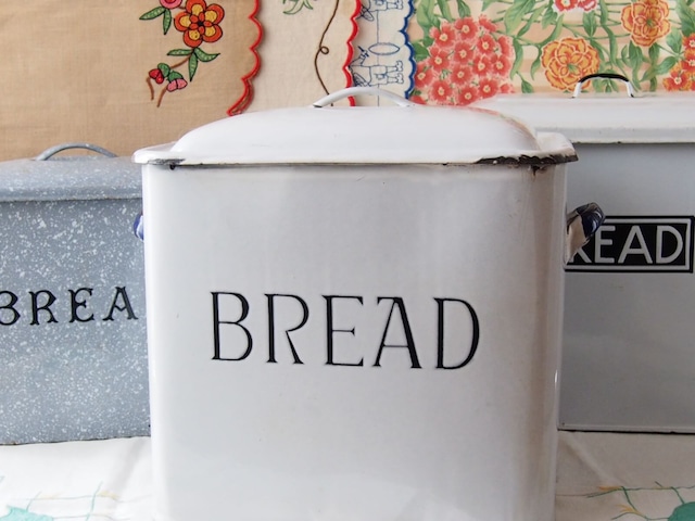 イギリスアンティーク　ブレッド缶　BREAD BIN　白