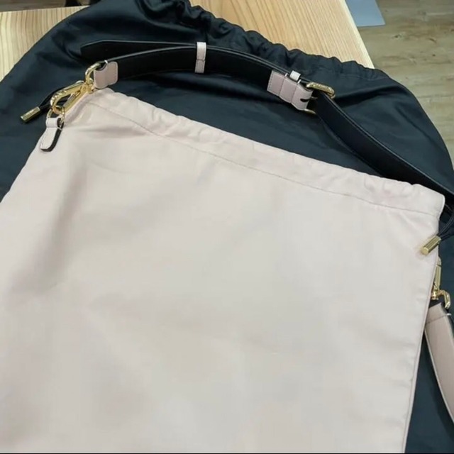 FENDI フェンディ スリムクラッチ ショルダーバッグ ロゴ