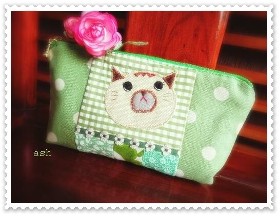 【受注生産】ファスナーポーチ グリーン パッチワーク 猫 中学生女の子猫さん